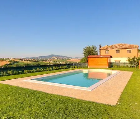 Azienda Agrituristica Le Bucoliche مزرعة للإقامة *